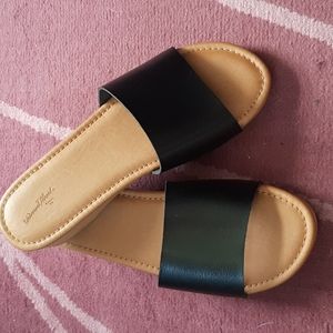 Universal thread Kora Faux wood sandals